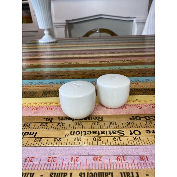 MCM Pebbleford White Speckled Salt Pepper Shaker Set T S & T Taylor Smith 2" - Picture 2 of 10